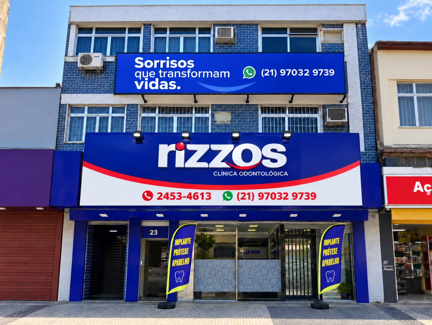 Fachada azul da Clínica Rizzos em Vila Valqueire