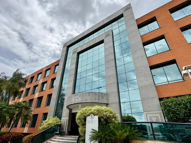 Entrada do edifício Via Parque Offices, onde fica a Rizzos Barra