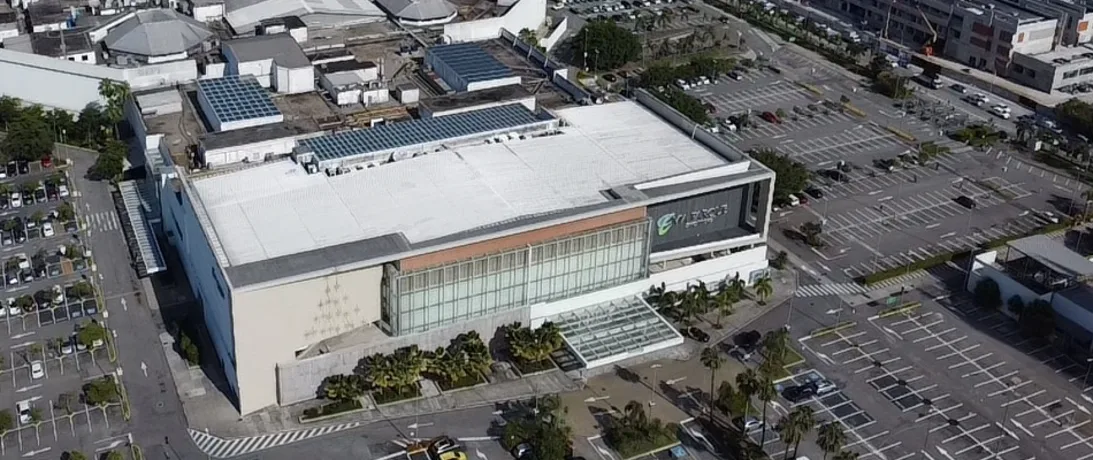 Vista externa do Via Parque Shopping, onde fica a unidade Rizzos Barra
